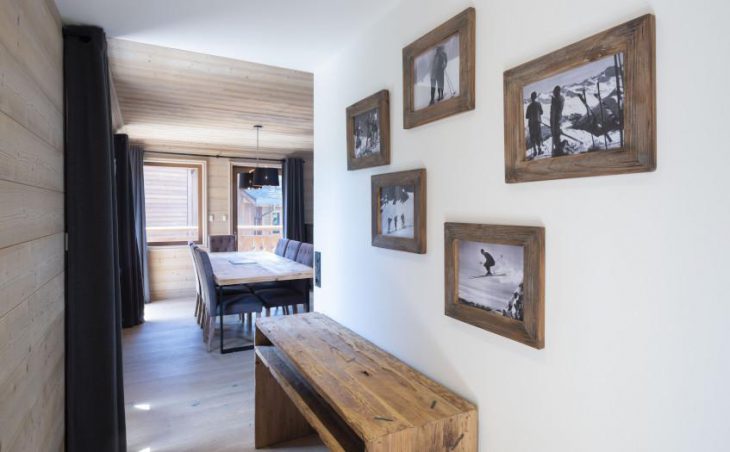 Chalet Mistral, Courchevel, Corridor